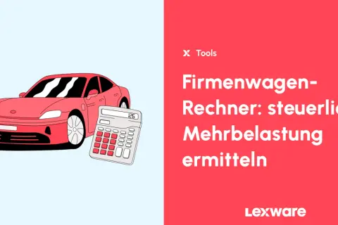 Roter Firmenwagen neben einem Taschenrechner. Mit dem Firmenwagen-Rechner lässt sich der bruttolistenpreis ermitteln und die steuerliche Mehrbelastung berechnen.